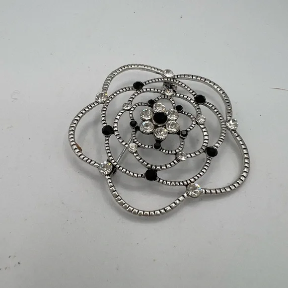 Chic Silver and Black Crystal Brooch - Picture 7 of 7